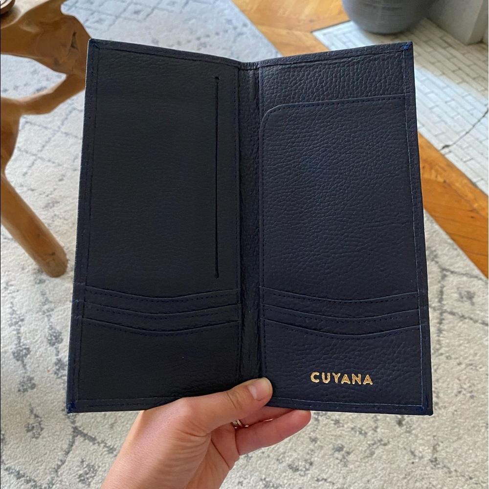 Cuyana Classic Passport Case - Navy